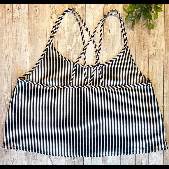 H&M black and white stripe crop tank top - Picture 2 of 5